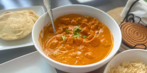 I tried Gordon Ramsay's 15-minute dinner recipe for butter chicken. It was restaurant-quality, but his estimate was way off. Recipe For Curry Chicken, Recipe For Butter Chicken, 15 Minute Meals Dinners, Curry Dinner, Clams Casino, 15 Minute Dinners, Gordon Ramsay Recipe, German Cookies, Curry Ingredients