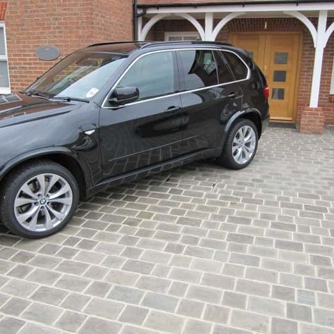 Natural Stone and Cobble Driveways - Essex - Herts - London - UK Carport Tiles, Small Driveway Ideas Uk, Brick Driveway Ideas, Victorian Driveway, Tile Driveway, Driveway Ideas Uk, Patio Landscape Ideas, Landscape Low Maintenance, Grey Driveway