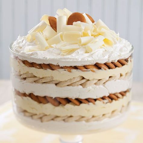 White Chocolate Banana Pudding White Chocolate Banana Cream Pie, Banana Cream Trifle, Puddings Dessert, White Chocolate Banana Pudding, Banana Pudding Paula Deen, Pudding Trifle, Oreo Trifle, White Chocolate Banana, Banana Pudding Trifle