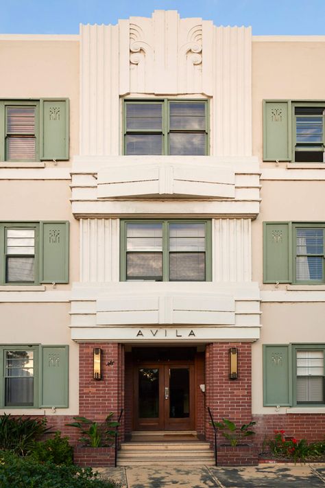 St Kilda Apartment Art Deco Apartment Building, Art Deco Buildings Architecture, Art Deco House Exterior, Art Deco Entrance, Art Deco Facade, Art Deco Exterior, Art Deco Doors, Melbourne Apartment, Small House Exterior