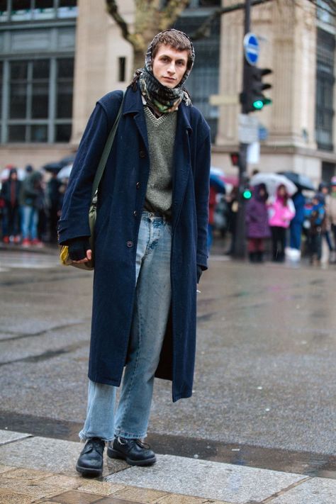 Navy Coat Street Style, Long Coat Outfit Men, Mens Scarf Outfit, Coat Outfits Men, Coat Men Outfit, Navy Coat Outfit, Coat Outfit Men, Scarf Outfit Men, Mens Fashion Uk