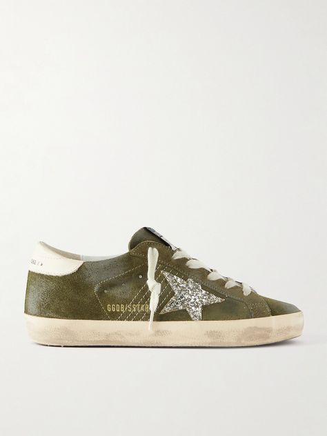 Golden Goose's 'Super-Star' sneakers are the brand's most popular - and recognizable - style. Made from 'Olive Night' suede, this pair is hand-scuffed to give them an authentic lived-in look and feature the signature glittered star appliqué on each side. The contrasting leather heel tabs are stamped with its moniker in gold lettering. Green Golden Goose, Old School Golden Goose, Customized Golden Goose, Golden Goose Yeah Sneakers, Glitter Sneakers, Popular Shoes, Golden Goose Shoes, Golden Goose Deluxe Brand, Brown Sneakers