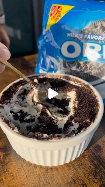 Calvin Kang | cooklikeimbook ✌🏻 on Instagram: "Oreo Tiramisu~ Incoming “thats not tiramisu” comments 
 
1 Servings in a bowl and you probably could share it. Its a lot.  
387 Calories l 38g Protein l 7g Fat l 44g Carbs

I used 3 regular Oreos in my video because my store ran out of Thins but the macros are listed for Oreo Things.  

INGREDIENTS: 

Yogurt Mascarpone:
250g Greek yogurt 
7g Sugar free cheesecake jello 
15g or half of a scoop Vanilla protein powder (I used Legion. Legions protein powder is lactose free!)  3 Oreo Thins (halved) 3 Oreo cookie thalved(without the cream)

Layers:
Oreo- Dunk it in yourmilk 
Layer with yogurt 
Other half of Oreo- dunk it it in your milk 
Layer with yogurt Oreo Crumbles  
#oreo #gym #cookiesandcream #milk #cookies #tiramisu #fitness #health #dessert Oreo Yogurt, Cheesecake Jello, Oreo Tiramisu, Greek Yogurt Dessert, Oreo Thins, Oreo Dessert Recipes, Yogurt Dessert, Sugar Free Cheesecake, Yogurt Parfait