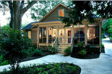 Enclosed Front Porch Ideas, Bungalow Front Porch, Suburban Cottage, Screened Front Porches, Bungalow Porch, Craftsman Bungalow Exterior, Enclosed Front Porches, Front Porch Addition, Porch Plans