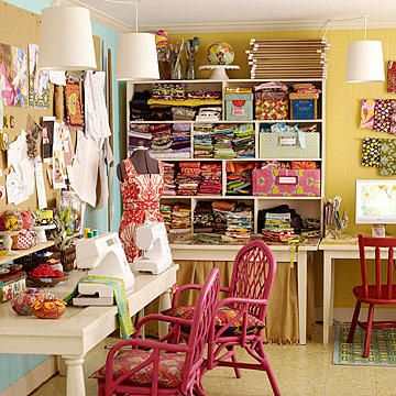 Sewing Room Ideas, Craft Room Tables, House Organisation, Organize Craft Supplies, Dream Craft Room, Sewing Room Organization, Trendy Sewing, Beginner Sewing Projects Easy, Craft Room Storage