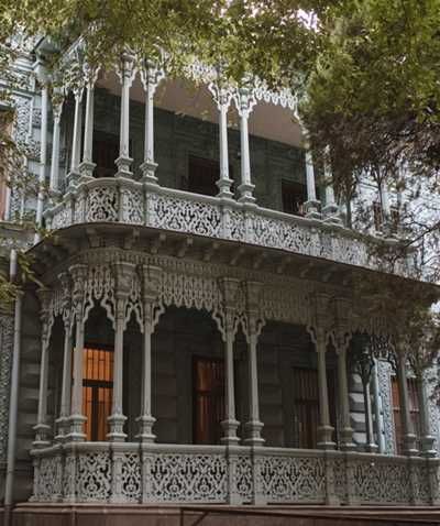 Georgian Balcony, Soviet Visuals, Georgian Culture, Wooden Balcony, Georgian Buildings, Georgian House, Wooden Architecture, Georgian Architecture, Draw Ideas