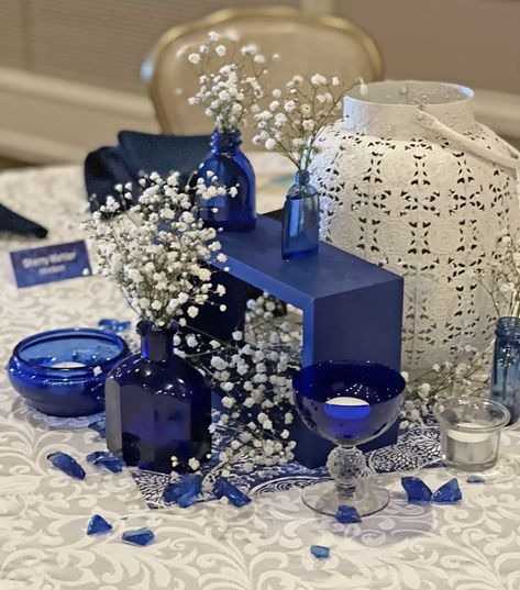 Sapphire blue table centerpieces Blue Table Centerpieces, Blue Table Decorations, Sapphire Blue Weddings, Vestido Charro, 65th Wedding Anniversary, Blue Party Decorations, Sapphire Anniversary, Gala Ideas, Silver Centerpiece