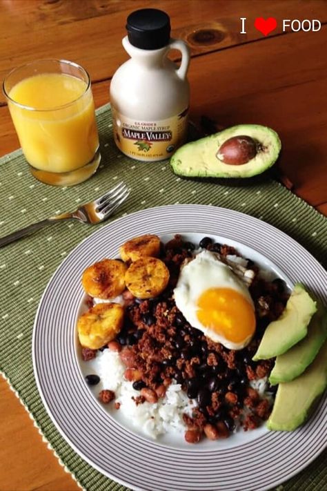 Colombian Breakfast, Rice Beans, Elegant Entertaining, Family Breakfast, Homemade Breakfast, Fried Eggs, Entertaining Recipes, Quiche Recipes, Breakfast Cookies