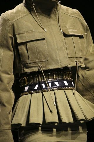 Sportswear Details, Military Inspired Fashion, Balmain Fashion, Safari Chic, Military Looks, Army Fashion, Western Chic, Military Outfit, Military Inspired