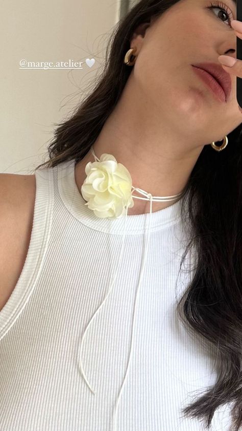 Neck Accessories Women, Satin Outfits, Necklace Outfit, Flower Choker, Trending Necklaces, Neck Accessories, Diy Fashion Clothing, Fabric Necklace, Neck Choker