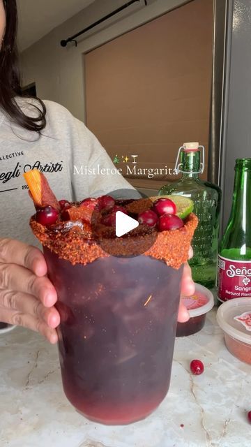 Picakidz on Instagram: "🎄 easy festive drink for the holidays!

  #mistletoemargarita #margarita #cranberry #cranberrymargarita #tequila #senorial #sangria #lime #chamoy #holidaydrink #christmas #thanksgiving #cocktail #cocktailrecipe #drink #drinkideas #reels" Cranberry Margarita, Thanksgiving Cocktail, New Years Cocktails, Beach Drinks, Festive Drinks, Alcohol Recipes, Holiday Drinks, Christmas Drinks, Sangria