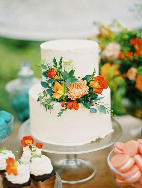 Wedding Cake With Fresh Flowers, Cake With Fresh Flowers, Garden Wedding Cake, Fall Garden Wedding, Fresh Flower Cake, Cake And Cupcakes, Floral Wedding Cakes, Naked Cakes, Wedding Cake Rustic