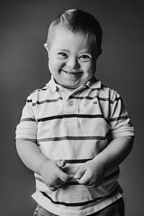 Photographer Shines Spotlight on Kids and Adults with Down Syndrome in 'Believe With Me' Series Down's Syndrome Art, Child Aesthetic, Kids With Disabilities, People Smiling, Disabled Children, Spotlight Stories, Child Smile, Learn To Swim, Special Kids