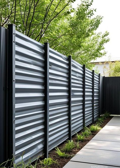 15 Affordable Temporary Fence Ideas for a Quick Backyard Makeover 25 Aluminum Fencing Ideas, Temporary Fence Ideas, Affordable Fence Ideas, Metal Fence Ideas, Sheet Metal Fence, Library Doors, Temporary Fence, Aluminum Fencing, Bamboo Screening