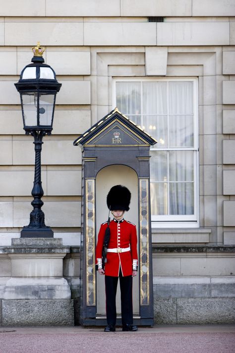 Map Of Uk, London England Photography, London Scrapbook, Wales Cardiff, Travel To London, Royal Guards, Buckingham Palace London, Queens Guard, Big Ben Clock