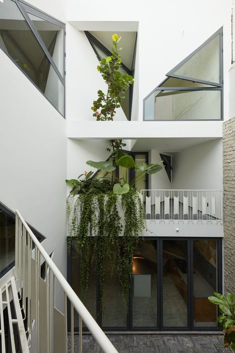 Gallery of House of Triangles / Khuon Studio - 18 Triangle Balcony, Triangle Door, Studio Plan, Triangle Window, Shigeru Ban, Compact House, Studio Photo, Window Frame, Ground Floor