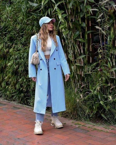 Blue Peacoat Outfit, Light Blue Coat Outfit, Blue Coat Outfit, Blue Outfit Winter, Baby Blue Outfit, Light Blue Coat, Hope Fashion, Capsule Wardrobe Women, Stylish Winter Outfits