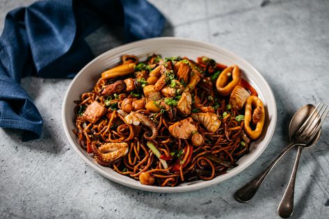 Noodles marinara Recipes With Soy Sauce, Lunch And Dinner Recipes, Sbs Food, Red Rice, Quick Chicken, Chilli Sauce, Grilled Salmon, Noodle Dishes, Just Cooking