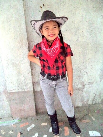 Dress Like A Cowboy For School, Cowgirl Dress Up Day At School, Western Wear Spirit Week, Quebradita Outfit, Western Dress Up Day School, Cowgirl Costume Diy, Western Outfits For School, Diy Girls Costumes, Wild West Outfits