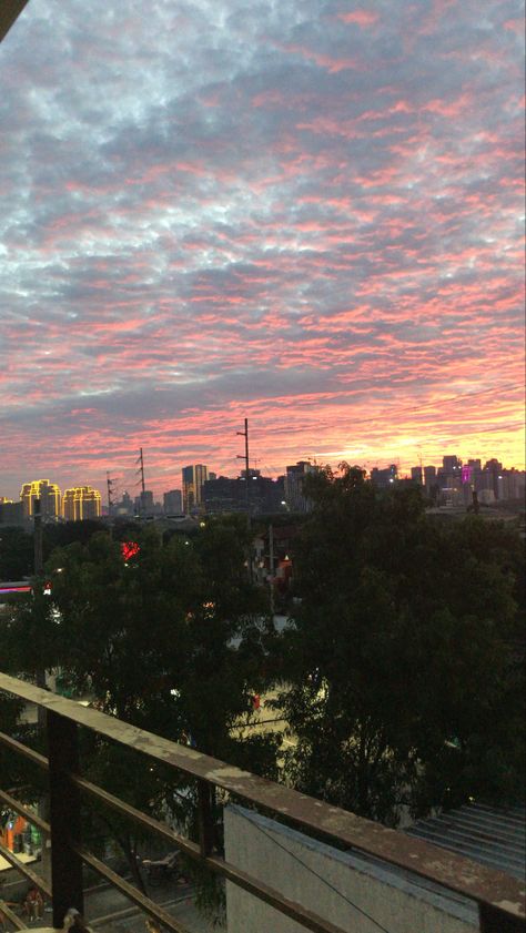 Taguig City Aesthetic, Sunset In Manila, Sunset Philippines, Taguig City, Baguio City, Floral Wallpaper Iphone, Cloud Photos, Sky Pictures, Baguio