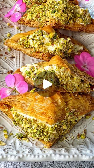 Middle East Sweets, Warbat Bil Ashta Recipe, Filo Dessert, Middle Eastern Appetizers, Filo Dough Recipes, Middle Eastern Dinner, Philo Pastry, Pistachio Baklava Recipe, Filo Pastry Dessert