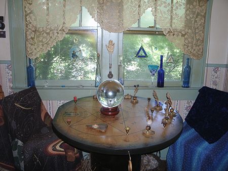 Lady Passion's "div nook", a cozy magical space for in-person psychic readings. 300 Fox Way Aesthetic, Psychic Aesthetic, Blue Sargent, Raven King, Raven Cycle, Maggie Stiefvater, Blue Lily, Modern Witch, Season Of The Witch