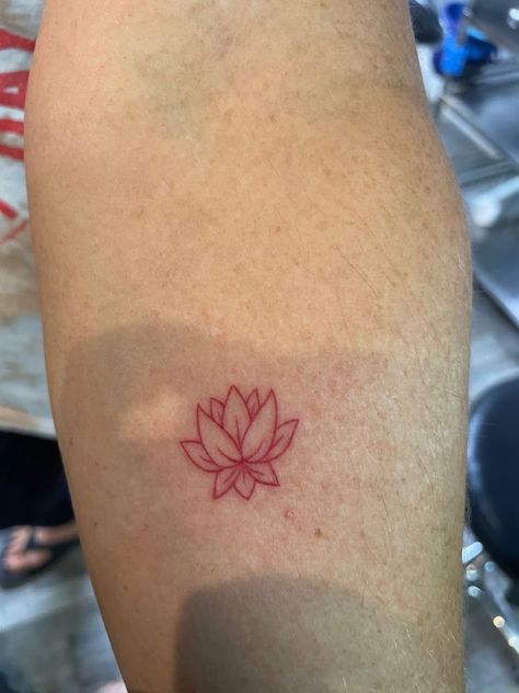 Lotus Flower Tattoo Aesthetic, Lotus Tattoo Aesthetic, Nana Lotus Tattoo, Lotus Fine Line Tattoo, Small Red Tattoo Ideas, Mini Lotus Tattoo, Lotus Forearm Tattoo, Mini Red Tattoo, Red Lotus Flower Tattoo