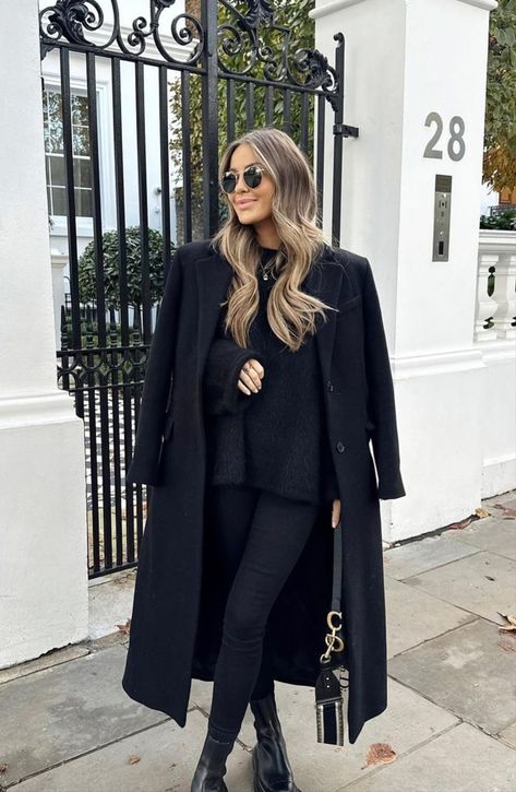 Long Black Coat Outfit, Black Monochromatic Outfit, Trent Coat, Mama Outfits, Black Coat Outfit, All Black Outfits For Women, Christmas Outfit Ideas, New Look Fashion, Perfect Fall Outfit