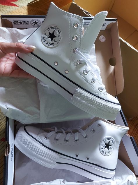 Chuck Taylor All Star Clean Leather Plataforma Hi Slay Shoes, Zapatillas All Star, Knee High Converse, Tenis Converse, Converse Aesthetic, Slouch Socks, Shoes Heels Classy, Platform Converse, All Stars Converse