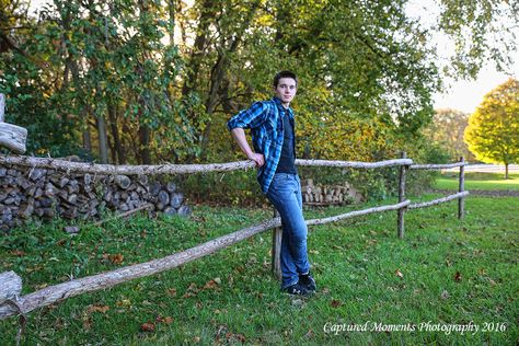 Senior guy leaning on fence Guy Poses, Senior Guys, Moments Photography, Photography Portraits, Male Poses, Reference Poses, Drawing Board, Captured Moments, Pose Reference Photo