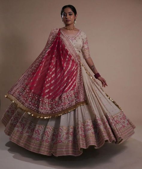 Latest Lehnga Design 2024, Saree For Mom Indian Weddings, Reception Lehenga For Bride Sister, Wedding Lehenga For Brides Sister, Lehnga Designs Indian Weddings Simple, Bridesmaid Lehenga Sisters, Lehenga Fits, Lehenga For Bride's Sister, Latest Lehnga Designs