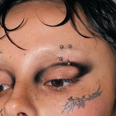 Lorélen Coriton on Instagram: "« My makeup inked on a pretty lady » I can check that off my life list ✔️🖤 Forever Muse @saucebebew" Queer Rave, Androgynous Makeup, Makeup Unique, Maquillage Goth, Editorial Make-up, Makeup Looks Everyday, Hippie Makeup, Funky Makeup, Show Makeup