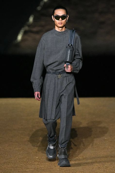 Dior Men Pre-Fall 2023 Menswear Fashion Show | Vogue Mens Long Shorts, Gray Outfit, Pre Fall 2023, Dior Men, Grey Outfit, Girly Fashion, Long Shorts, Fashion Show Collection, Pre Fall