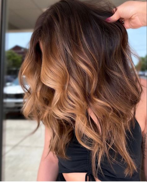 Melissa Maloney #BTCxJoicoPartner @live_love_dohair‘s #Joico Formula on pre-lightened hair: Formula 1 (Root Smudge): LumiShine Demi-Permanent Liquid Color 5N + 4NWB (equal parts) with 5 Volume LumiShine Developer #lumishine Formula 2 (Gloss): LumiShine Demi-Permanent Liquid Color Clear (1 part) + 7NWB (¾ parts) + 10SB (¼ part) + 7V (⅓ part) + 7SB (⅓ part) + 6NC (⅓ part) with 5 Volume LumiShine Developer Dark Brown Hair Ombre Caramel, Brunette Hair Honey Blonde Highlights, Wavy Hair Brown Highlights, Dye Over Highlights, Warm Highlights For Brown Hair, Warm Brown With Highlights, Warm Caramel Highlights, Caramel Lowlights, Ginger Highlights