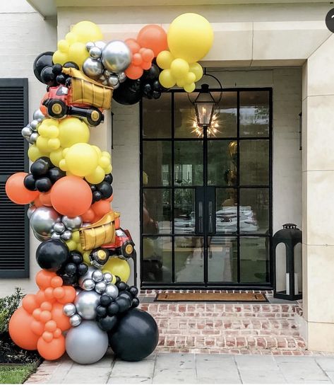 Construction Theme Party Decorations, Construction Zone Birthday Party, Construction Theme Birthday Party, 2nd Birthday Party For Boys, Construction Theme Party, Balloon Garland Diy, Third Birthday Party, Tractor Birthday, Construction Birthday Parties