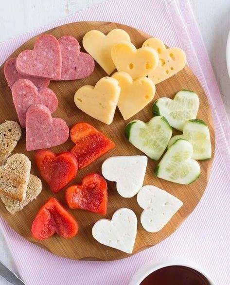 50+ Adorable Heart Shaped Food Ideas for Valentines Day | HubPages Cena San Valentino, Picnic San Valentin, Valentine Treats For Adults, Food Ideas For Valentines Day, Ideas De San Valentin, Heart Shaped Food Ideas, Ideas San Valentin, San Valentín Ideas, Ideas Para San Valentin