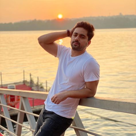 ZAIN IMAM on Instagram: “Eating up the 5am sun Kkhhhhauupppppppp🤣👅👅👅 #zainimam #zain #journey #travelogue #travelphotography #travelgram #destination #instagood” Zain Imam Instagram, Tv Show Couples, Zain Imam, Crush Pics, Actors Images, Boy Photography Poses, Stylish Boys, Tv Actors