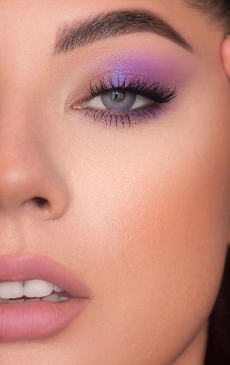 Eye Look Inspiration, Color Full Makeup Looks, Basic Purple Eyeshadow, Purple Shadow Makeup, Hooded Eye Purple Makeup, Shimmery Purple Eye Makeup, Purple Eyeshadow Hooded Eyes, Purple Eyeshadow For Blue Eyes, Purple Eye Makeup Hooded Eyes