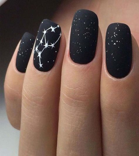 I would like to do this with my astrological sign. Black And White Nails, Black Nails With Glitter, Black Nail Art, Her Nails, Black Nail Designs, Black Nail, Gradient Nails, Summer Nails Colors, Nails Desing