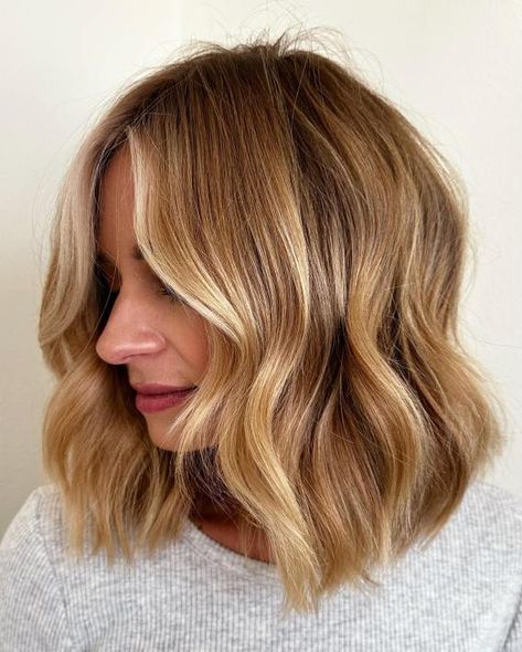 Golden Blonde Hair Bob, Short Honey Blonde Hair Dark Roots, Warm Blonde Highlights Short Hair, Honey Blonde Hair Short Shoulder Length, Honey Blonde Highlights Short Hair, Shoulder Length Honey Blonde Hair, Fall Blonde Balayage Honey, Honey Dirty Blonde Hair, Warm Blonde Short Hair