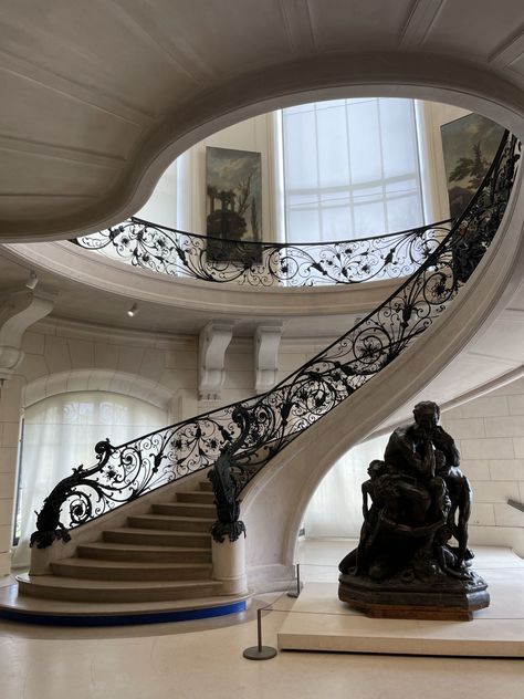 Une visite au Petit Palais - Bigmammy en ligne Petit Palais Paris, Grand Palais Paris, Grand Palais, Stairs Design, Staircases, Pune, House Ideas, Stairs, Places To Visit