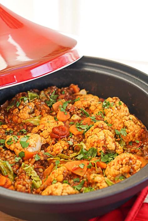 Moroccan Recipes Vegetarian, Tagine Recipes Vegetarian, Moroccan Food Traditional, Vegan Tagine, Moroccan Cauliflower, Moroccan Foods, Clay Pot Cooking Recipes, Moroccan Dish, Moroccan Lentil