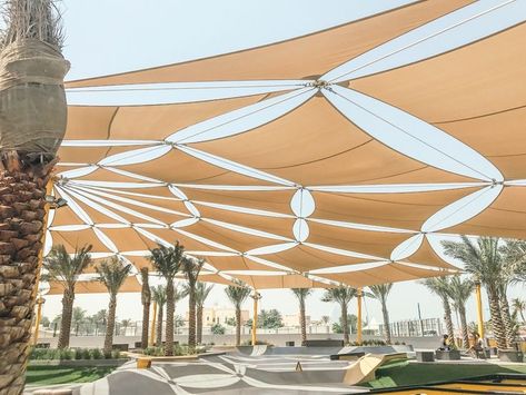 Shade Design Outdoor, Shade Structure Design, Patio Shade Sails, Screen Patio, Fence Screen, Deck Backyard, Sail Canopies, Sun Shade Sail, Garden Deck