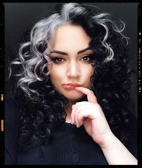 Hair Ideas White Streak In Hair, Dyed Curly Hair, White Hair Color, Blonde Streaks, Hair Color Streaks, Hair Streaks, Split Hair, Colored Curly Hair, Black Curly Hair