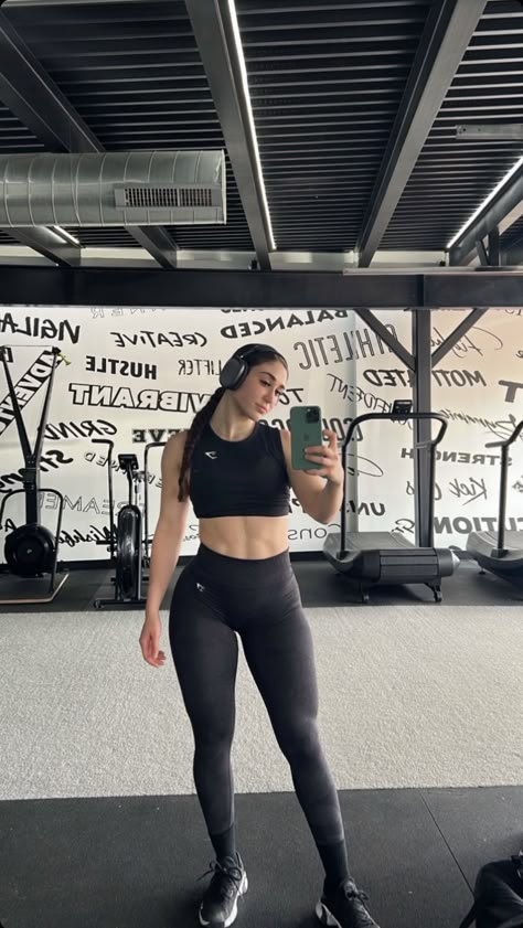 Outfits Para Gym, Leana Deeb, Workout Outfits Aesthetic, Look Academia, Fitness Vision Board, Gym Goals, Sport Outfit Woman, Muscle Mommy, Gym Photos