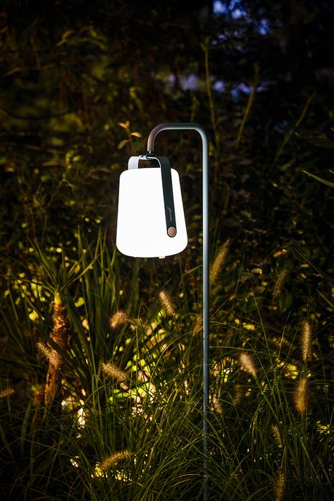 25 cm Balad LED USB charged garden lamp with aluminium carry handle shown with optional garden stake. Explore the options including all 6 colours online or visit our Auckland Showroom #fermobnz #jardinnz #outdoorfurniturenz Metal Bistro Chairs, Bistro Chairs Outdoor, Trailer Tent, Outdoor Lamps, Design Online Shop, Hotel Light, Wood And White, Garden Lamp, Be A Light