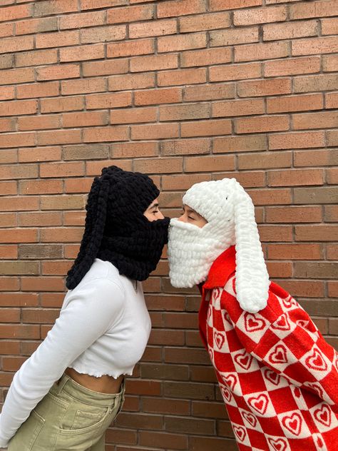 Ying yang bunny balaclava <3 Bunny Ears Beanie, Bunny Balaclava, Yarn Bunny, Wool Crochet, Knitted Balaclava, Ski Mask, Ying Yang, Bunny Ears, Skull Cap Beanie