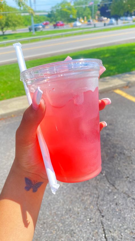 #pink #drink #pinkdrink #tatto #aesthetic #lemon #strawberry #lemonade #butterfly Limonada Aesthetic, Strawberry Lemonade Aesthetic, Lemonade Stand Aesthetic, Pink Lemonade Aesthetic, Lemonade Stall, Lemongrass Drink, Space Eyes, Lemonade Aesthetic, Aesthetic Lemon