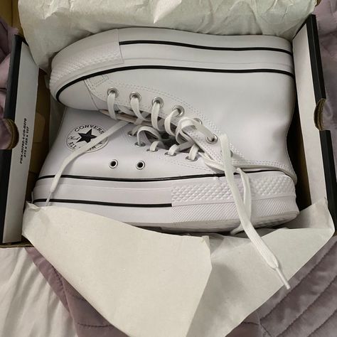 Platform Converse White Leather, White Leather Platform Converse Outfit, White Platform Converse Leather, White Leather Platform Converse, Hightop Platform Converse Outfit, Platform Leather Converse, Converse High Tops Platform, Leather Platform Converse, Platform Converse Outfits