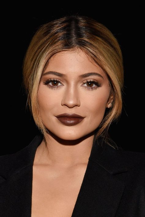 Maquillaje Kylie Jenner, Moda Kylie Jenner, Stile Kylie Jenner, Kylie Jenner Lips, Alat Makeup, Jenner Makeup, Kylie Jenner Look, Kylie Lips, Kylie Jenner Lipstick